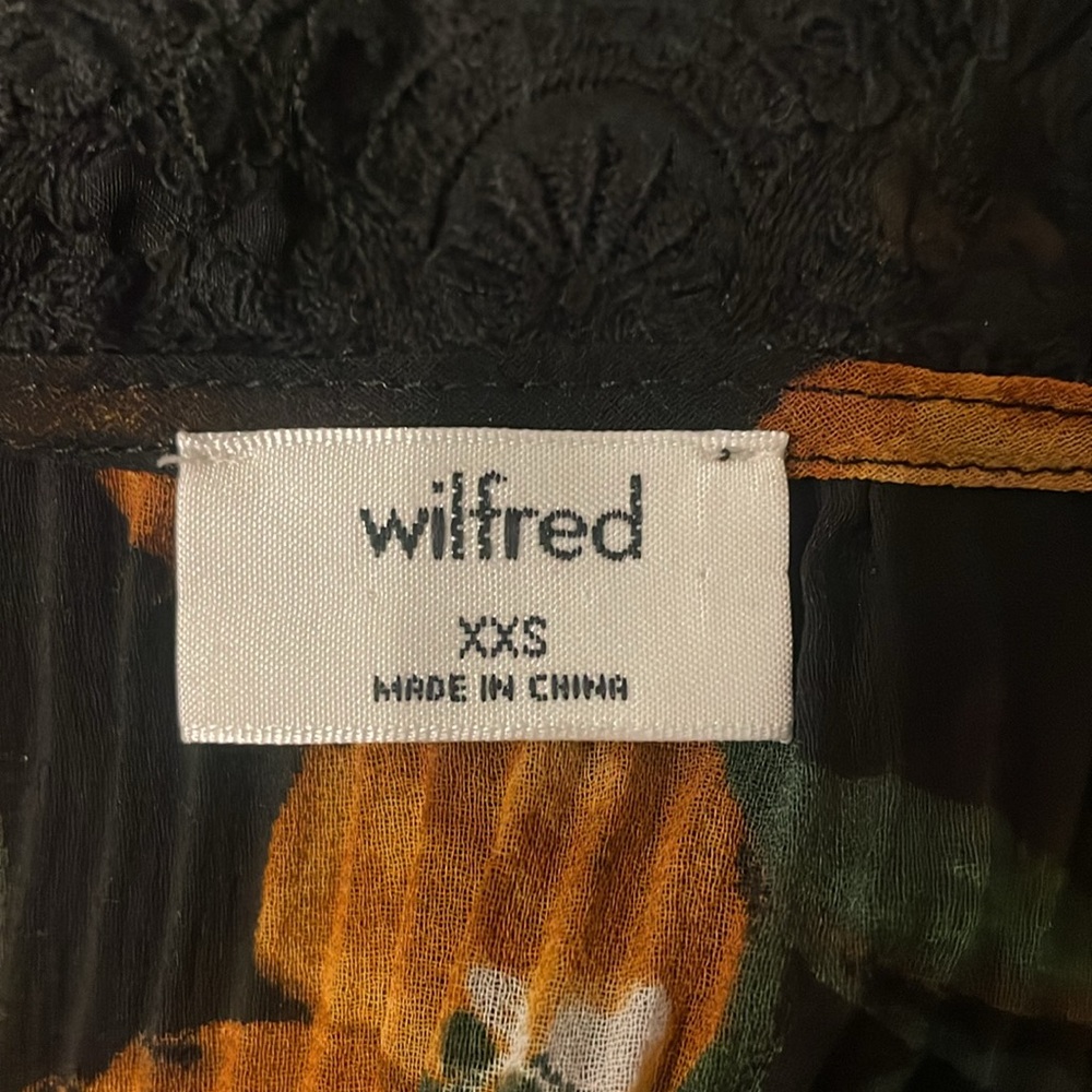 Aritzia Wilfred Floral Black and Orange Deep V-neck Mandarin Lace Collar - Picture 4 of 7